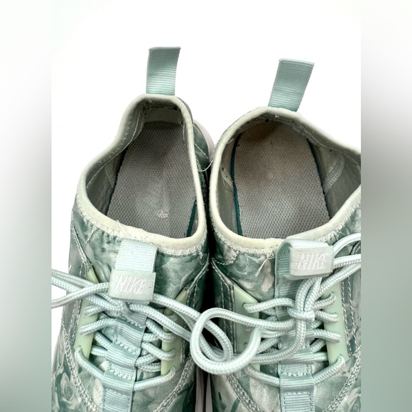 Nike Women’s Juvenate Floral Blue Tennis Sneakers Size 8 - Picture 3 of 16